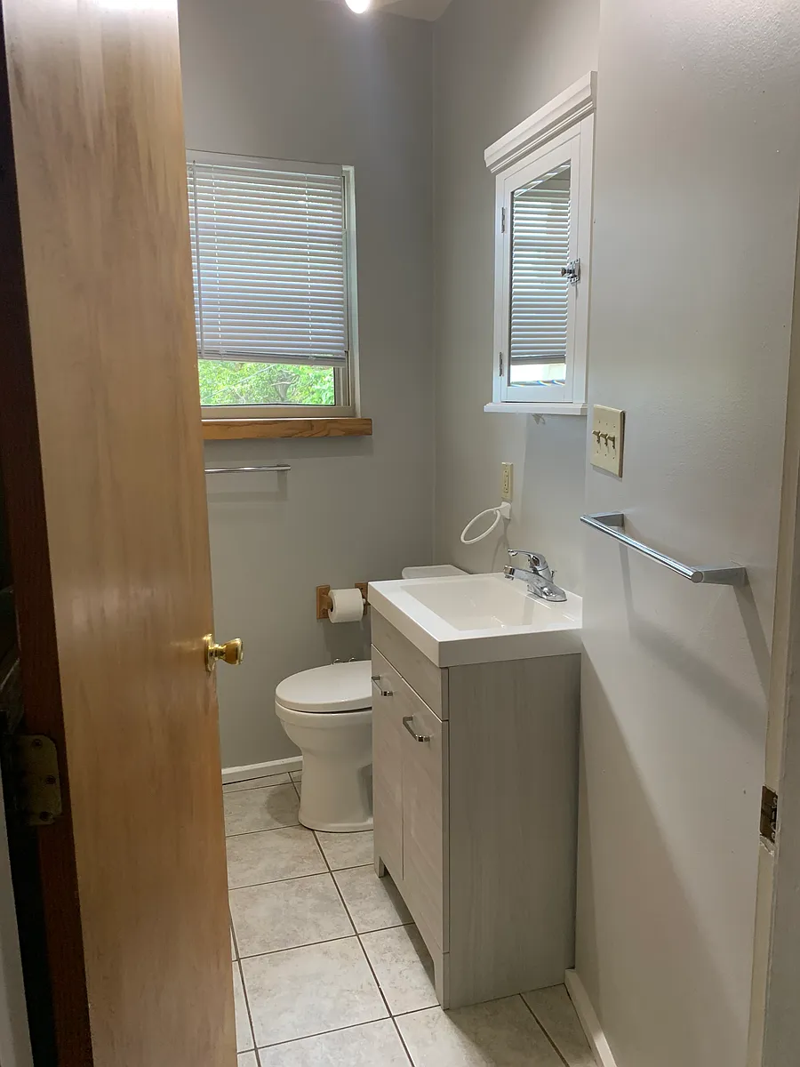 Building Photo - 206 Stewart Ave #1