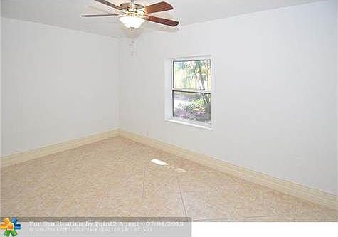 5th image of 421 SE 16th St APT 5