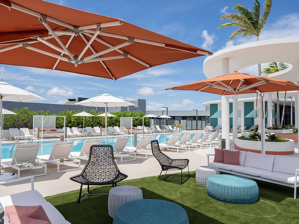 Pool Cabanas