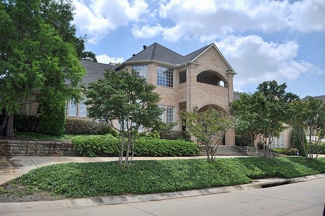 1st image of 2832 Timber Crest Ln