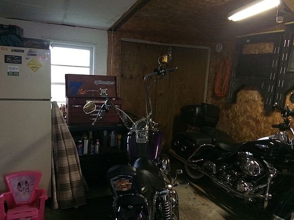 Shop area connected to carpo