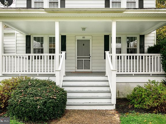 3rd image of 183 Railroad Ave