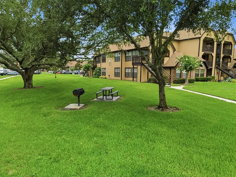 355 Lakepointe Dr #203 — Photo 18