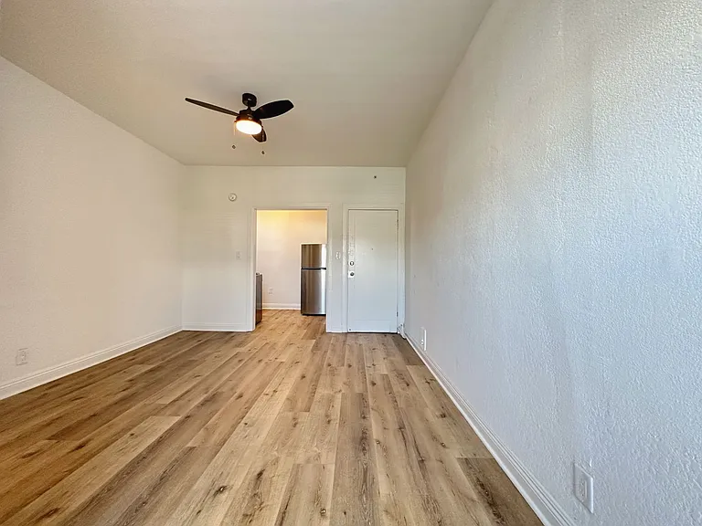 Studios available in East Hollywood, Los Angeles — Photo 11