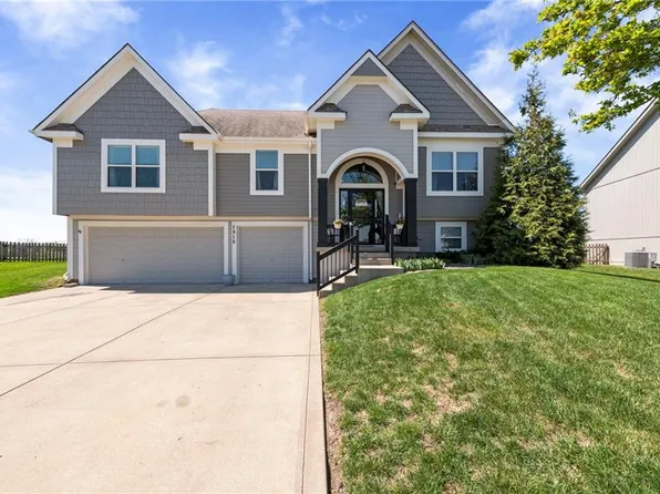 1910 Prairie Clover Rd, Greenwood, MO 64034