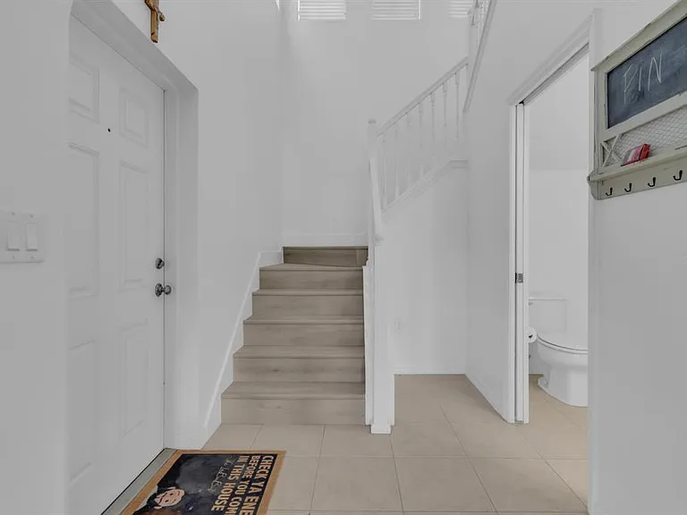 4210 Windsor Lake Cir — Photo 24
