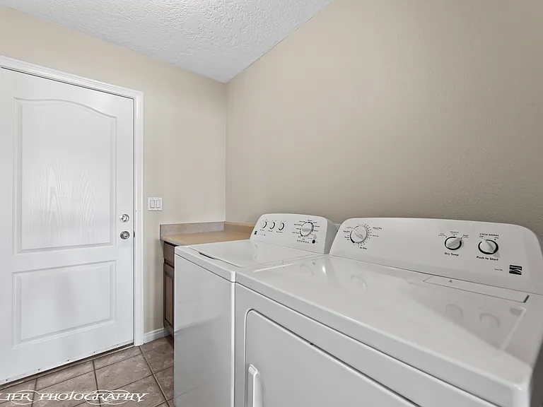241 Palmer Ln — Photo 20