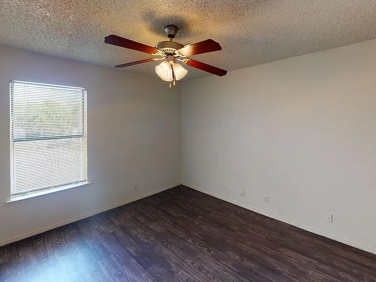521 W Sycamore St — Photo 21