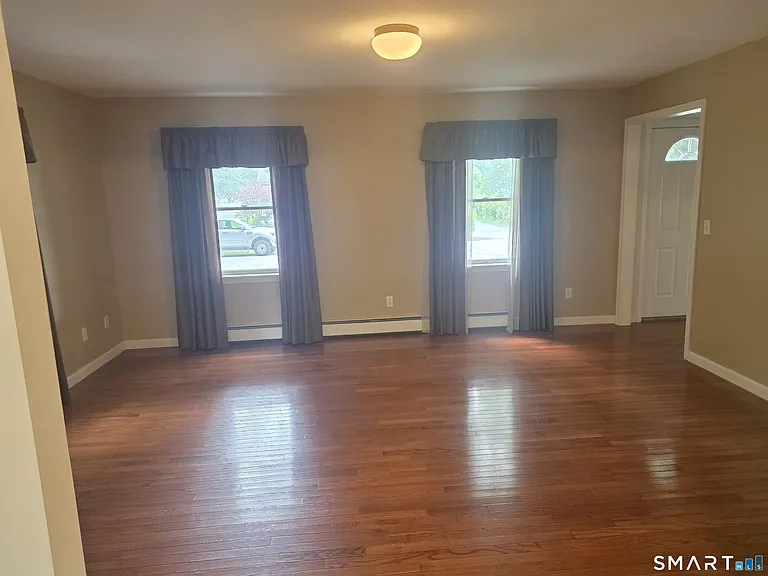 15 Elizabeth Dr — Photo 9