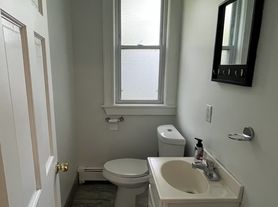 62 Algonquin Rd, Chestnut Hill, MA