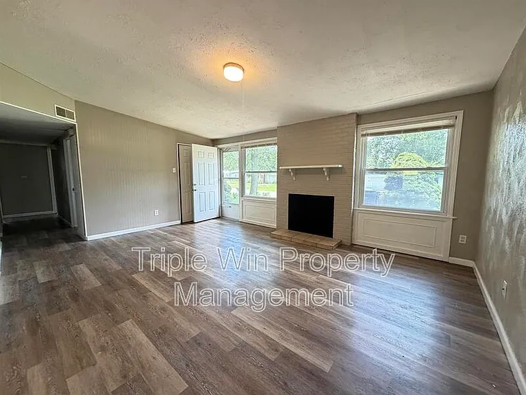 835 Bobbins Ln — Photo 9
