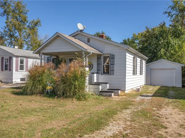 1310 N 7th St, Vandalia, IL 62471