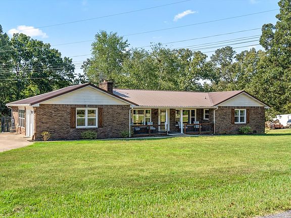 4th image of 550 Lakeview Cir