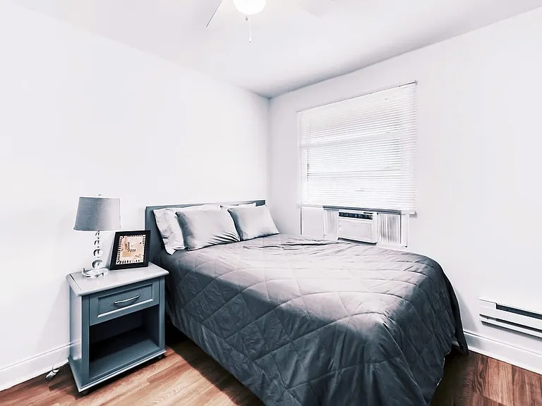 1403 Steele St — Photo 1