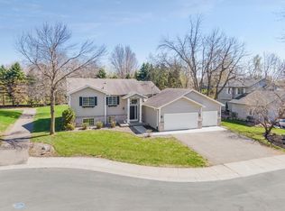 1521 Woodlawn Cir, Waconia, MN 55387