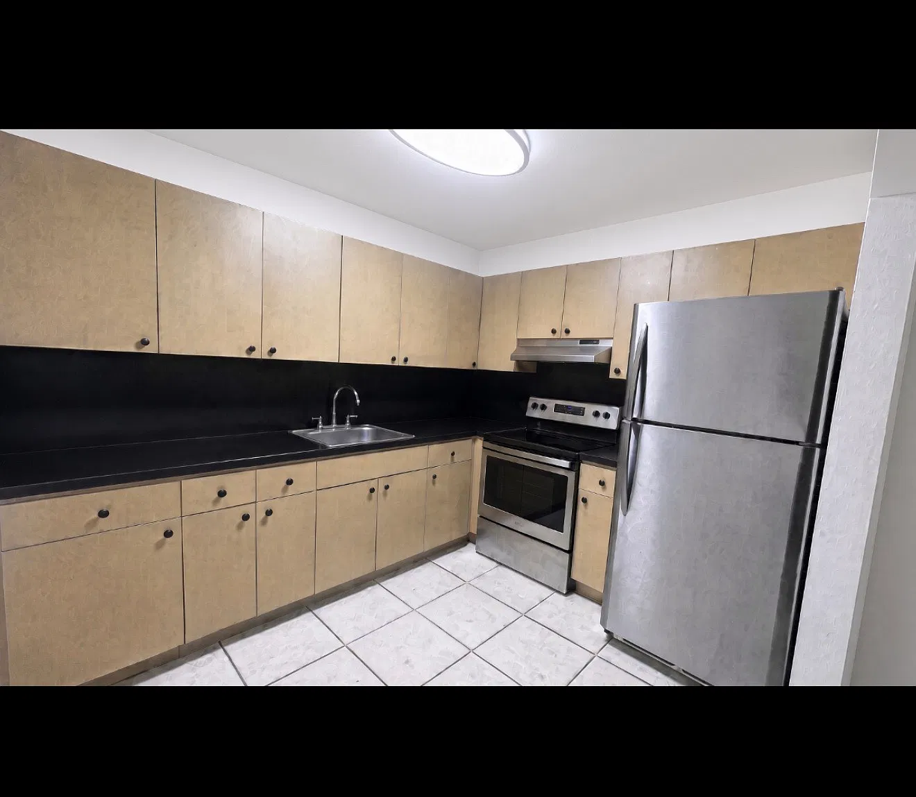 3 bed, 952 sqft, $2,300 — Photo 1
