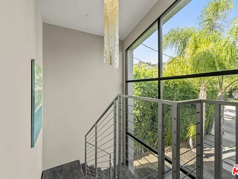 1847 Coldwater Canyon Dr — Photo 8