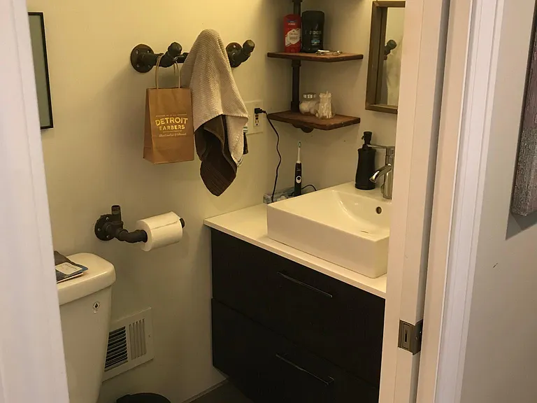 565 Allen St — Photo 11