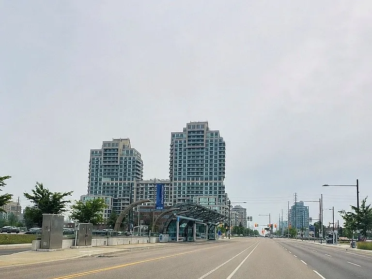 9205 Yonge St #1611 — Photo 1