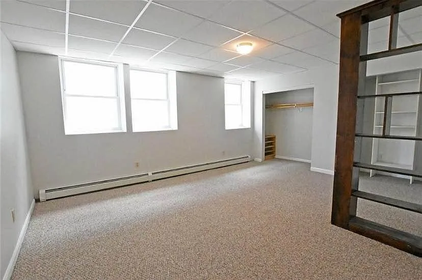 5 bed, 2000 sqft, $2,650 — Photo 4
