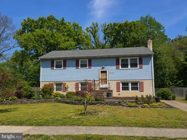 31 W Shore Dr, Southampton, NJ 08088