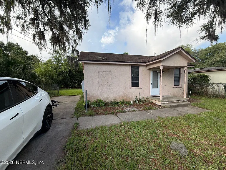 1454 Winthrop St — Photo 2
