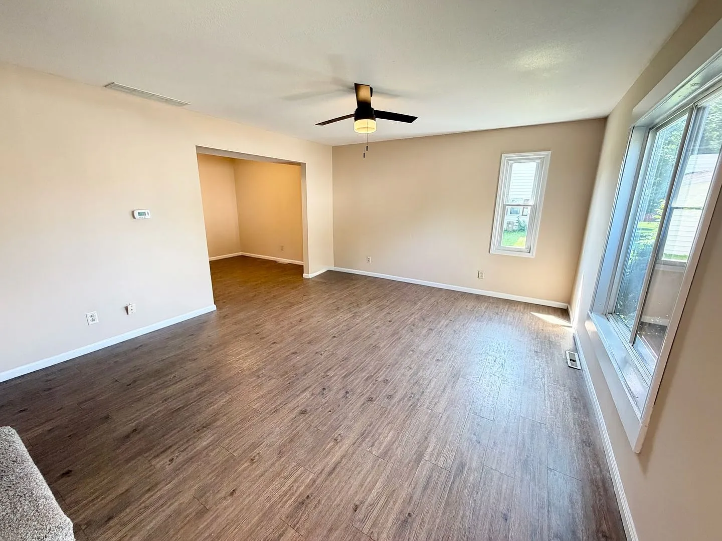 706 Crescent Dr — Photo 2
