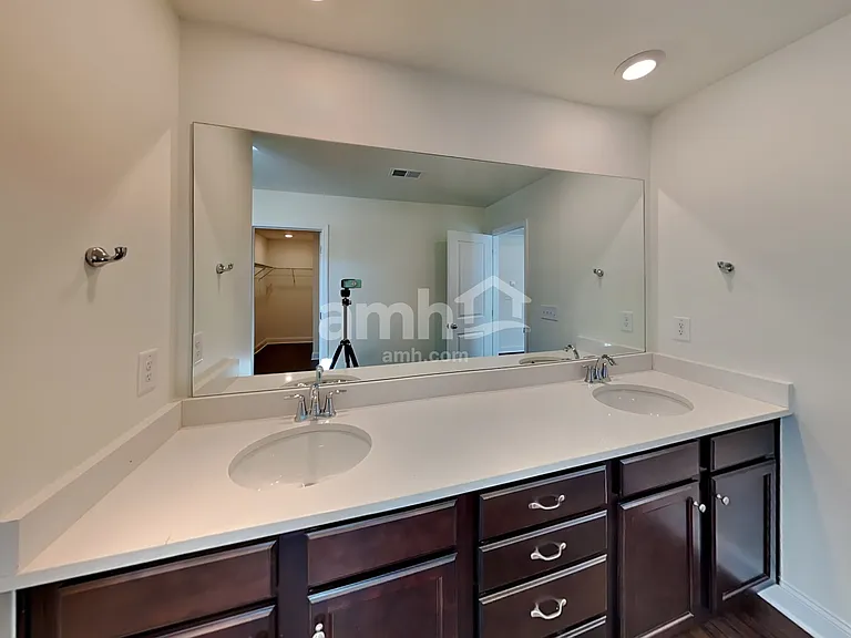 2072 Windsor Park Ave — Photo 17