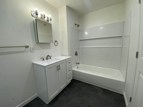 2nd image of 494 Snell St #3