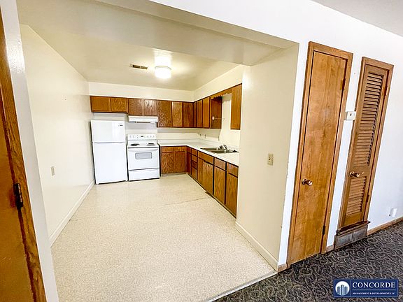 3rd image of 1326 D St #10