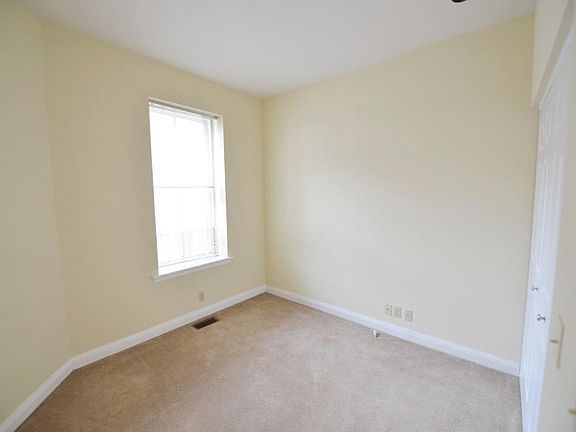 3rd image of 921 Geyer Ave