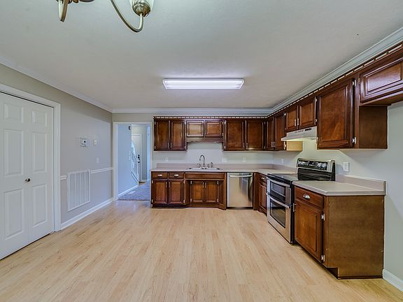 2nd image of 409 Mountain View Ct