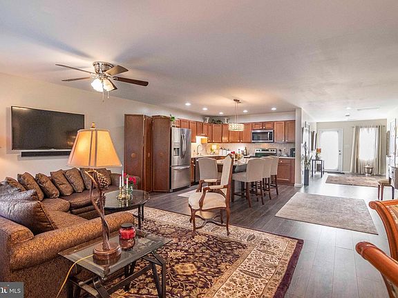2nd image of 246 Parkside Ct