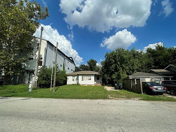 4th image of 3718 Robertson St