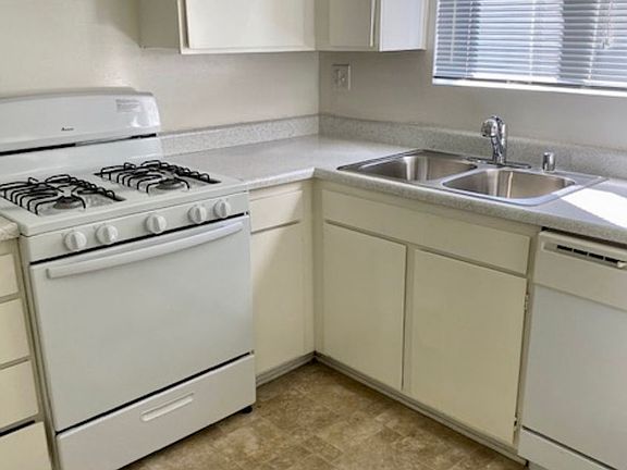 3rd image of 10558 Eastborne Ave APT 3