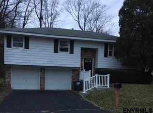 11 Chestnut Ct, Rensselaer, NY 12144