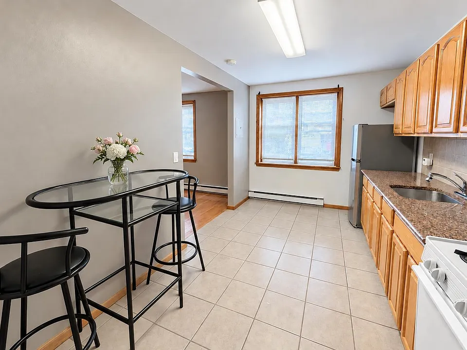 77 E 23rd St #1F
