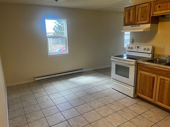 3rd image of 1066 Williams St