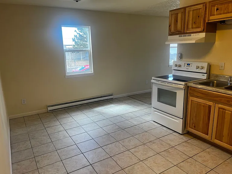 1066 Williams St — Photo 3