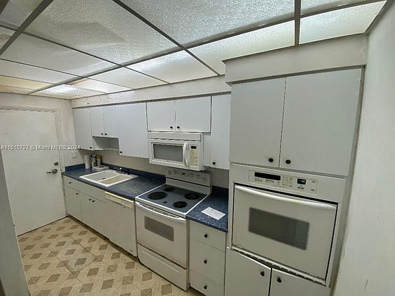 5th image of 3200 NE 36th St APT 1219
