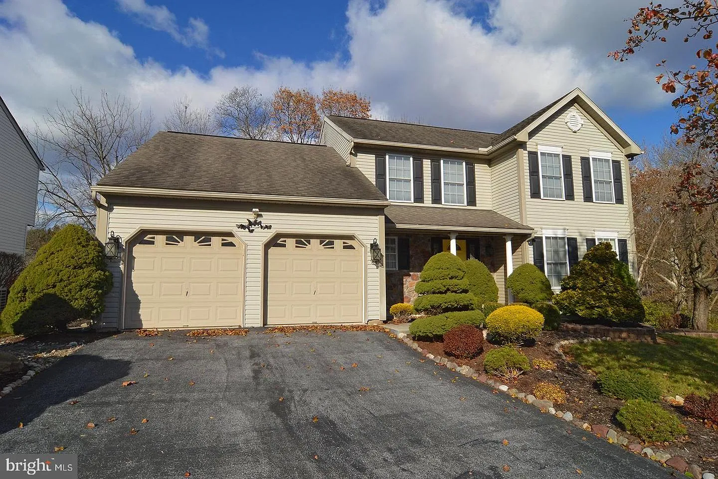 4 Bowes Ln photo 1