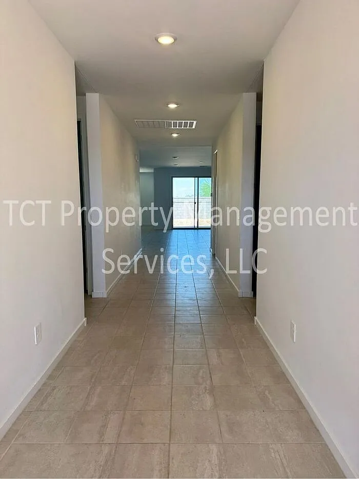 4 bed, 2.0 bath, 2150 sqft, $2,100 — Photo 2