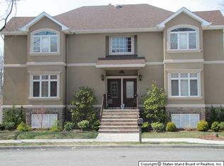 1576 Drumgoole Rd W, Staten Island, NY 10312