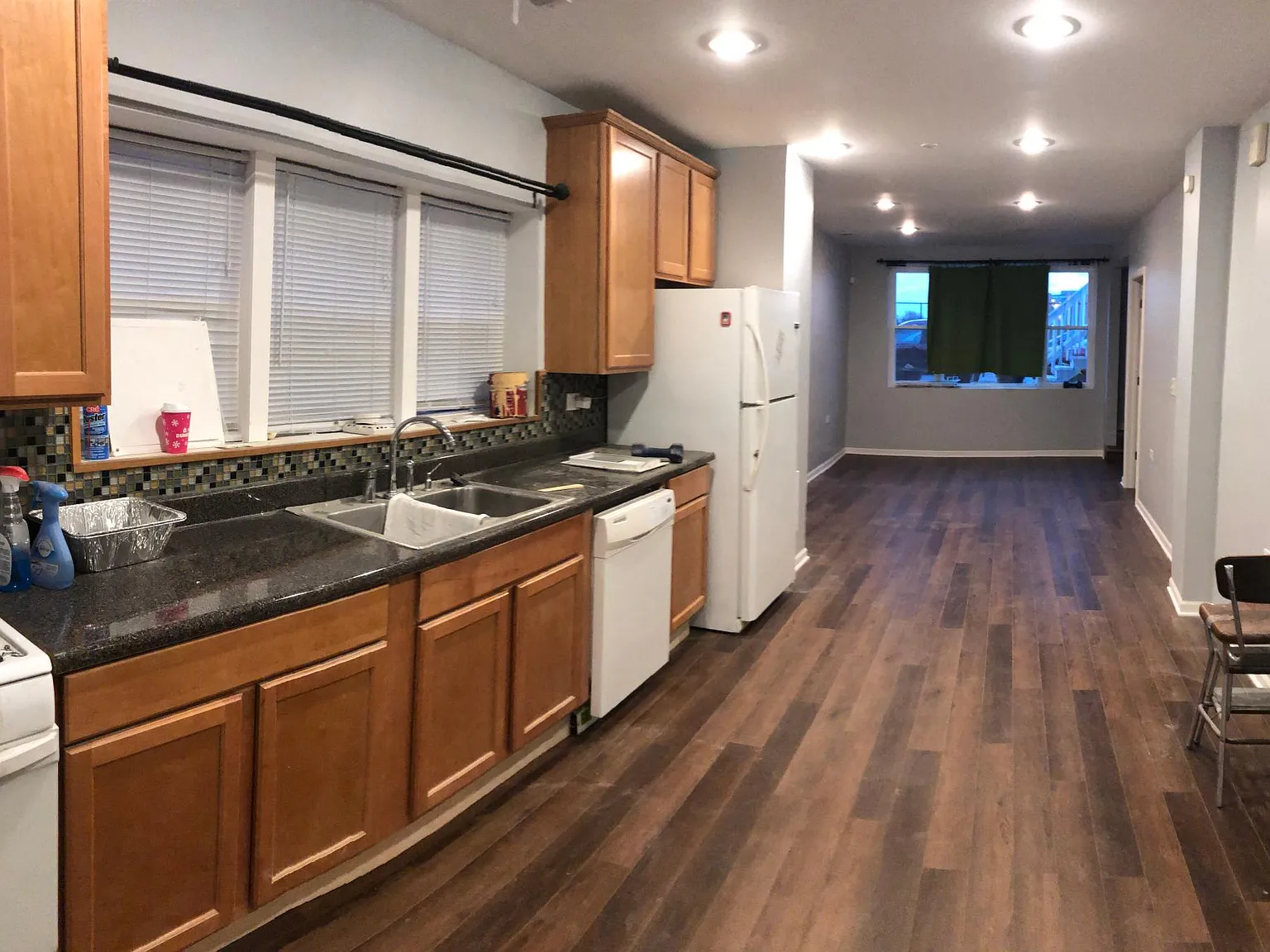 2 bed, 800 sqft, $1,500 — Photo 2