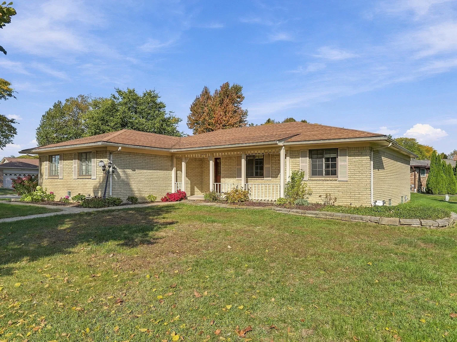 3 bed, 2.5 bath, 2793 sqft, $3,095 — Photo 2