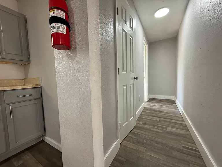 650 Riverside Dr — Photo 5