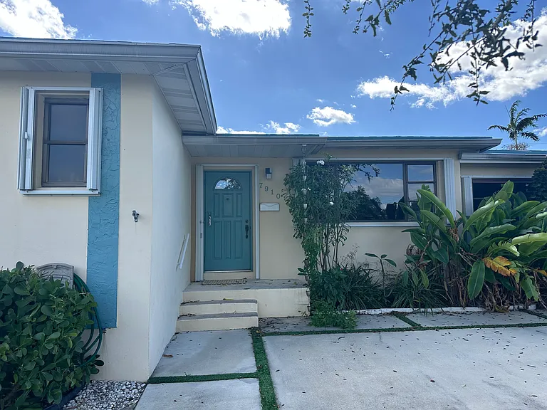 7910 SW 15th St — Photo 3