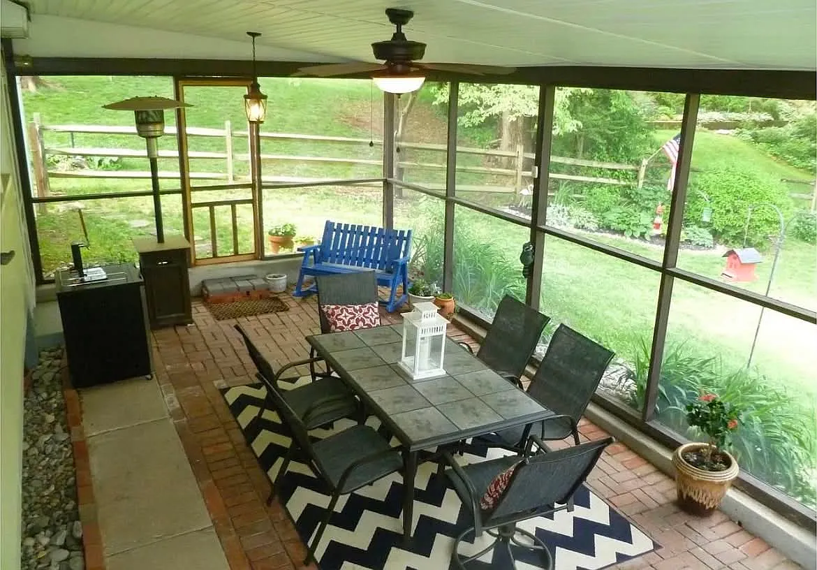 3 bed, 1850 sqft, $2,400 — Photo 2