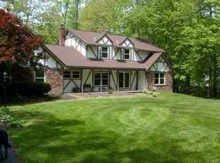 18750 Rivers Edge Dr, Chagrin Falls, OH 44023