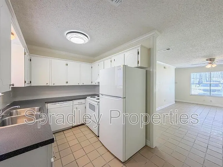 1027 N Wall St — Photo 7